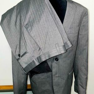 Banana Republic Light Gray Suit with herringbone pattern. Size 40S